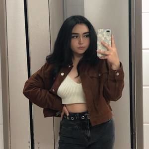 Meet your Posher, Daira